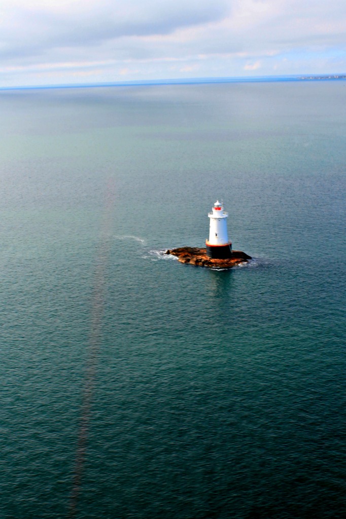 A helicopter lighthouse tour of Newport, Rhode Island/ Top things to do in Newport, RI #RhodeIsland #UStravel #thingstodoinNewportRI