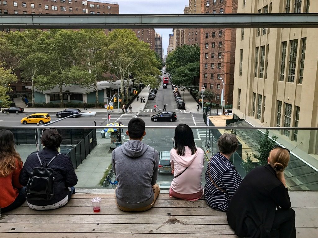 Watching NYC from the High Line. thedailyadventuresofme.com