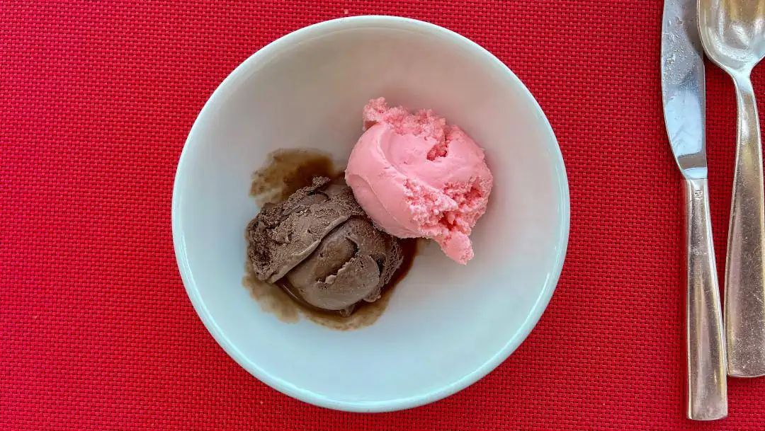 https://thedailyadventuresofme.com/wp-content/uploads/2019/06/Rose-ice-cream-Abu-Dhabi.webp