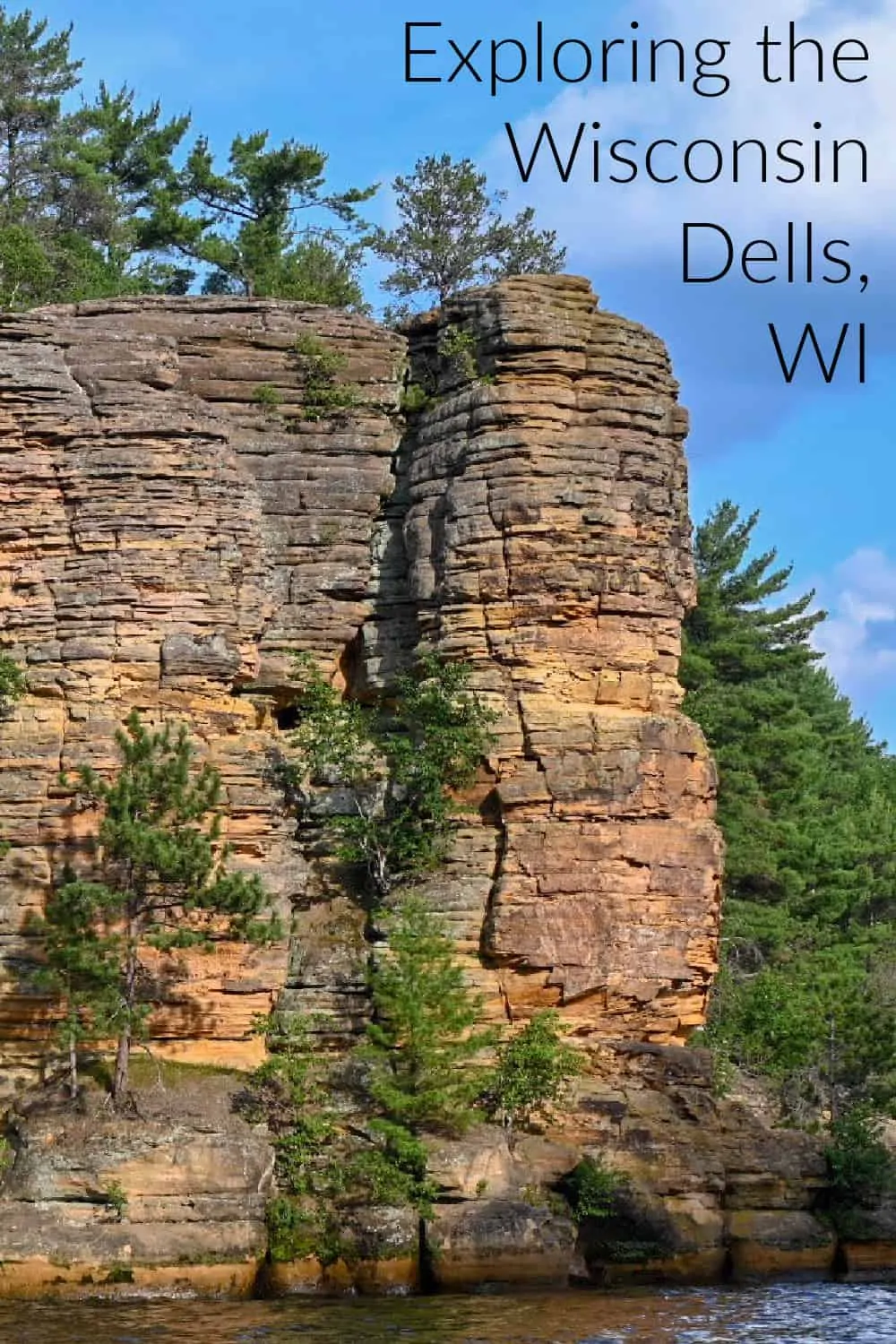 Explore the gorgeous and adventurous outdoor activities you can have around Wisconsin Dells, WI including hiking and boating along its limestone cliff shores. #midwestroadtrip #boating @travelWI
