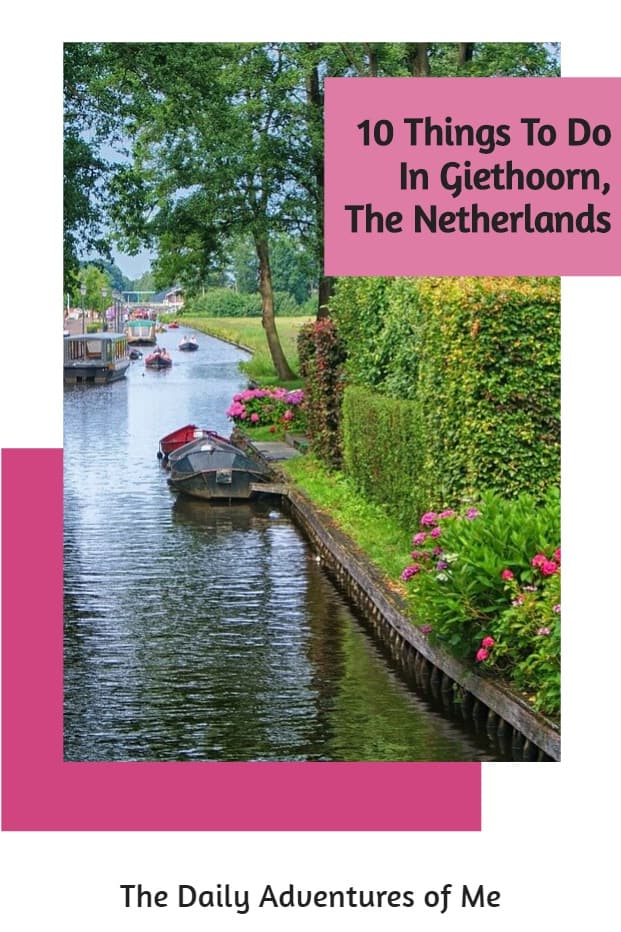 Explore the Venice of the North, the fairytale town of Giethoorn in The Netherlands. #thingstodointhenetherlands #amsterdamdaytrips