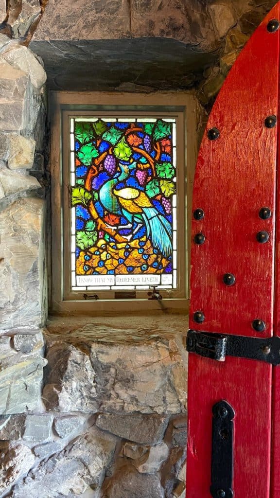 Read on for things to see in Kennebunkport, Maine, including this gorgeous stone church attended by the Bush Family. #thingstodoinMaine #beautifulchurches