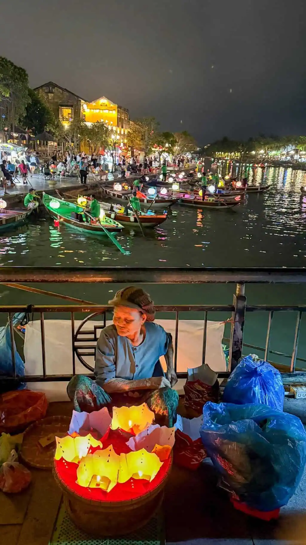 How to get a boat ride and lantern at the Hoi An Lantern Festival