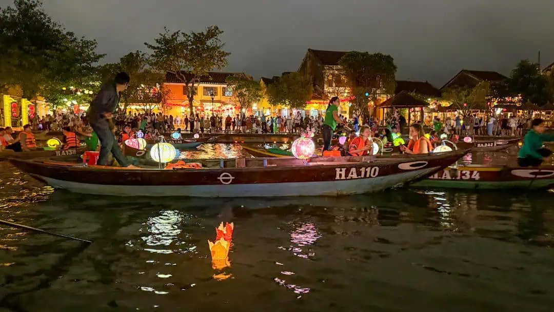 How to take a boat ride in Hoi An