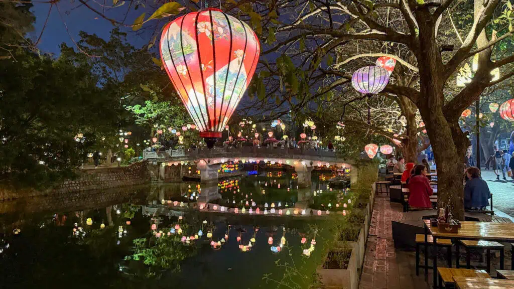 Night market Ninh Binh